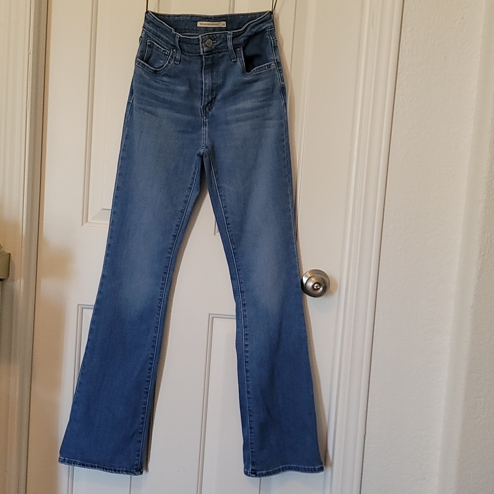 Levis 725 high rise bootcut jeans